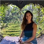 Laureata in Lingue e Mediazione Culturale con approfondimento delle lingue spagnola e inglese